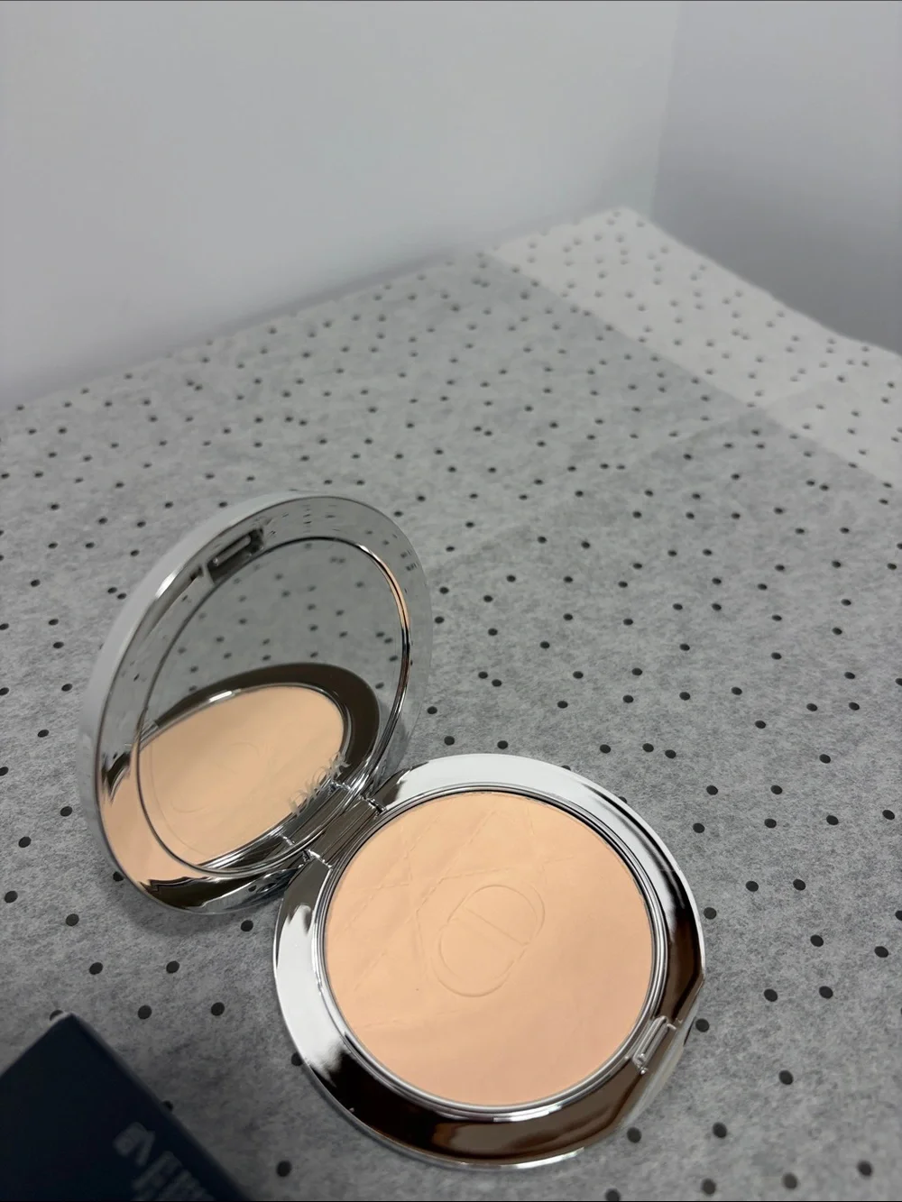 Dior 01 fair Quilted Compact Silver CD Emblem setting powder forever nude matte - Picture 4 of 5